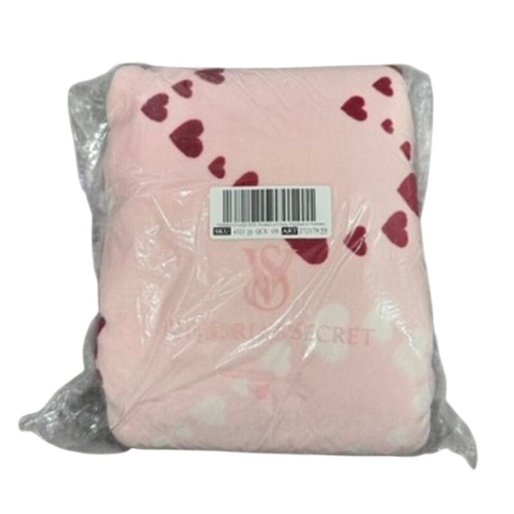 Victoria's Secret Valentine Heart Cozy Fleece Blanket Velour in Pink/Red